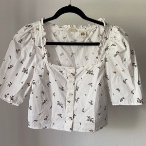 Levi’s Floral Buttoned Crop Top